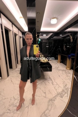 Escort Honey